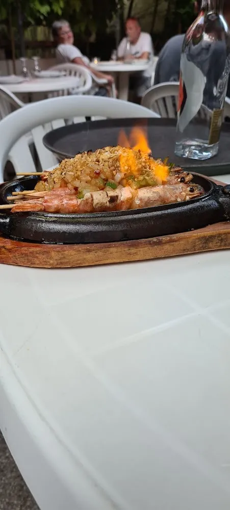 Brochettes de Gambas Flambées